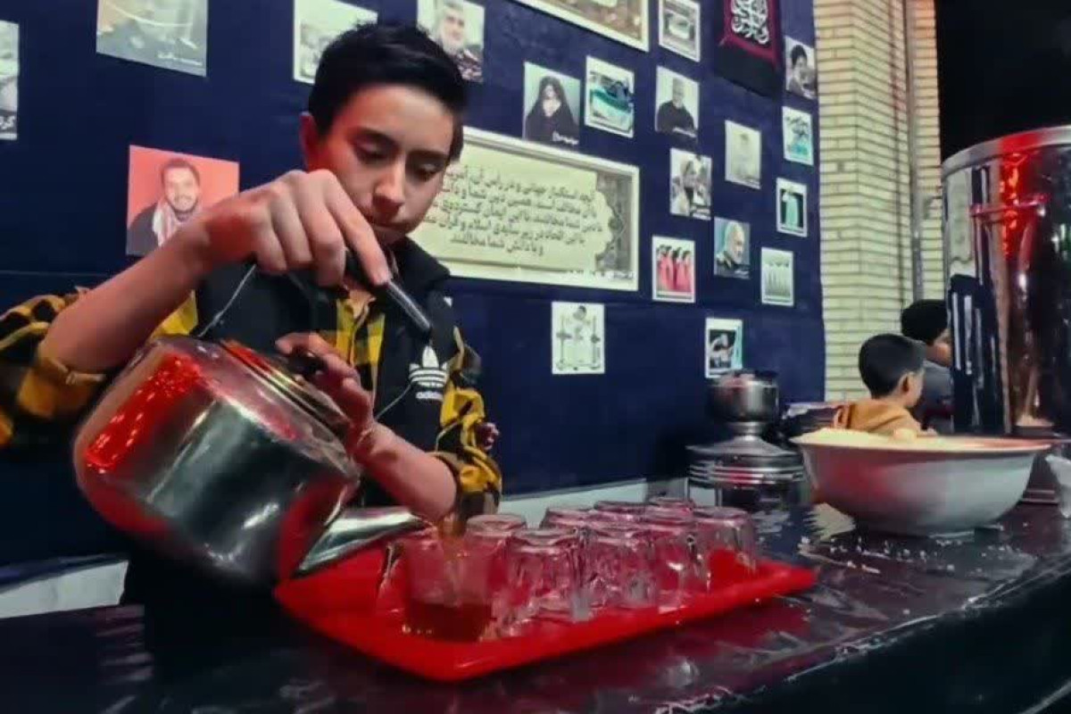 یادداشت برپایی ایستگاه صلواتی گفتگومحور به مناسبت شهادت حضرت زهرا(س) توسط جوانان مشهدی | مدرسه حرکت