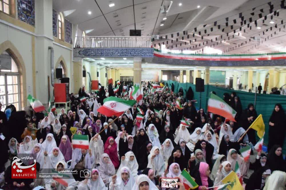 یادداشت اقامه دخترانه‌ترین نماز جمعه در همدان | مدرسه حرکت