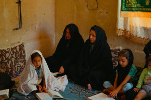 چراغ قرآن در خانه‌های روستایی