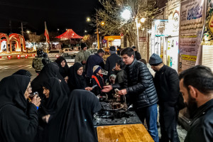 نوجوانان در میدان